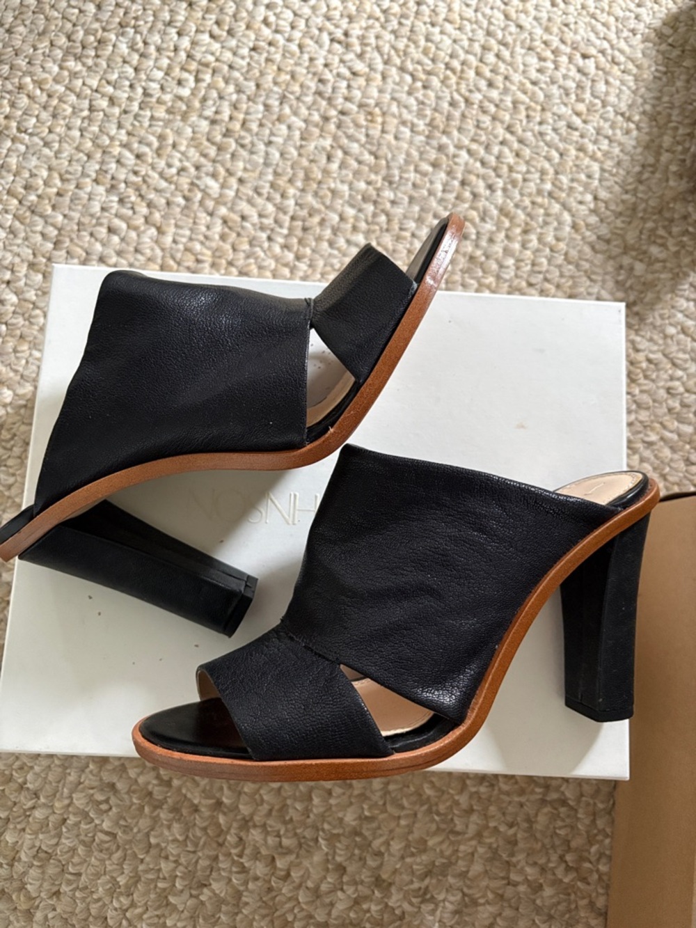 Banana Republic black leather sandal size 8 1/2